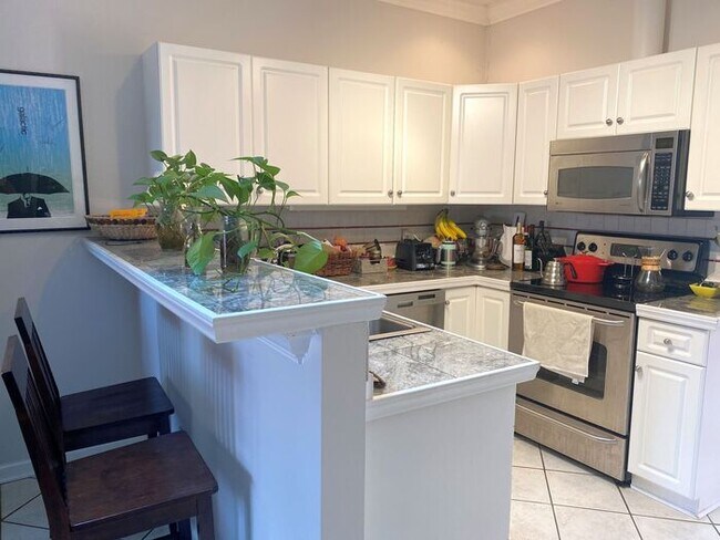 Building Photo - Merestone 1 level brick patio home. 2 Car garage, walk to The Point Shopping, restaurants and mov...