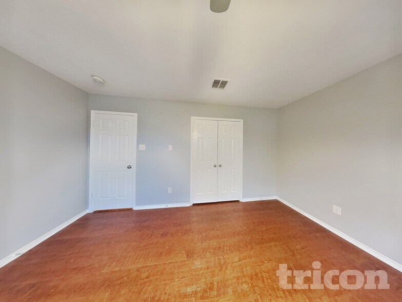 Building Photo - 2057 Wildwood Dr