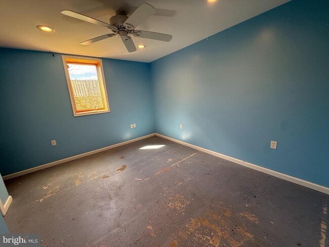 Building Photo - 220 Barnes Blvd