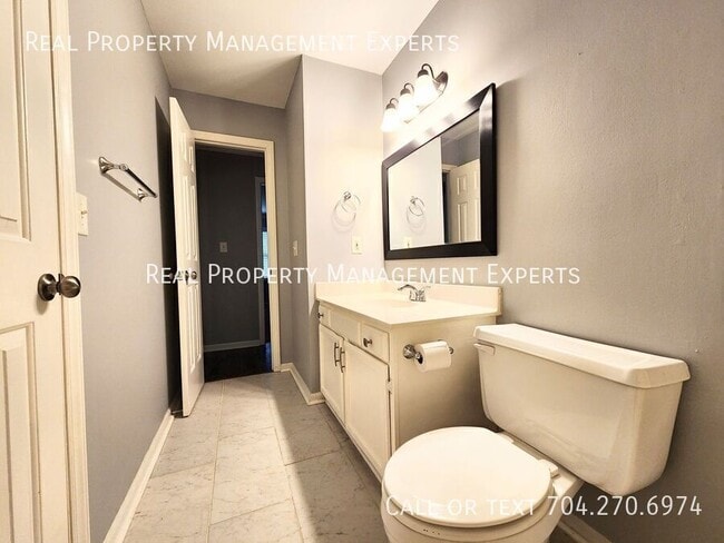 Building Photo - 3707 Colony Crossing Dr