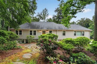Building Photo - 1220 Roxboro Dr NE