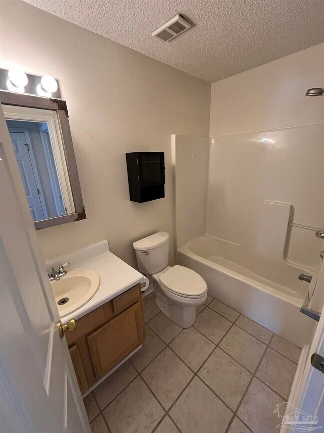 Building Photo - 1348 Redwood Ln