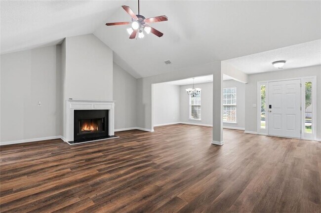 Building Photo - 465 Camella Cir