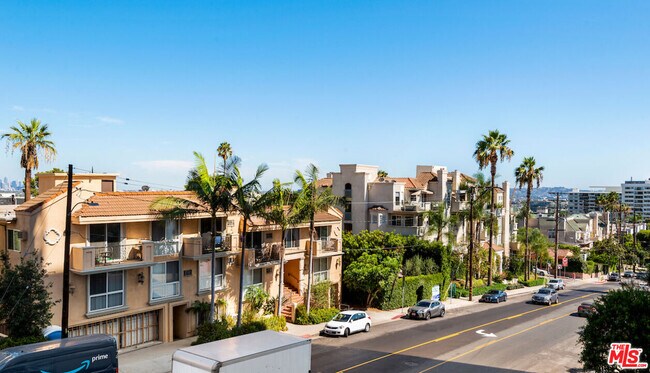 Building Photo - 999 N Doheny Dr