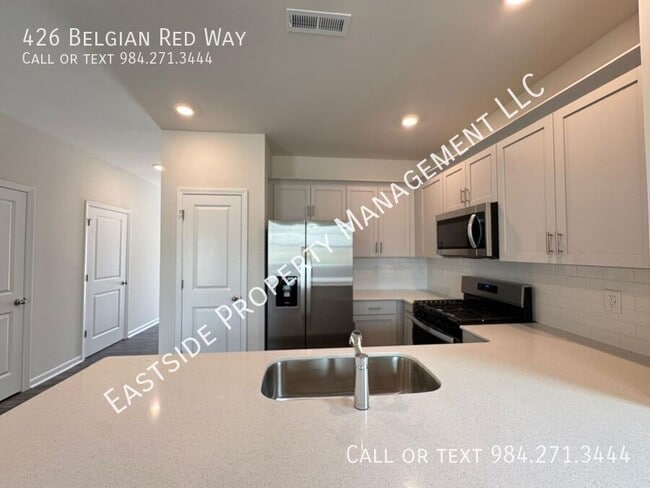Building Photo - 426 Belgian Red Wy