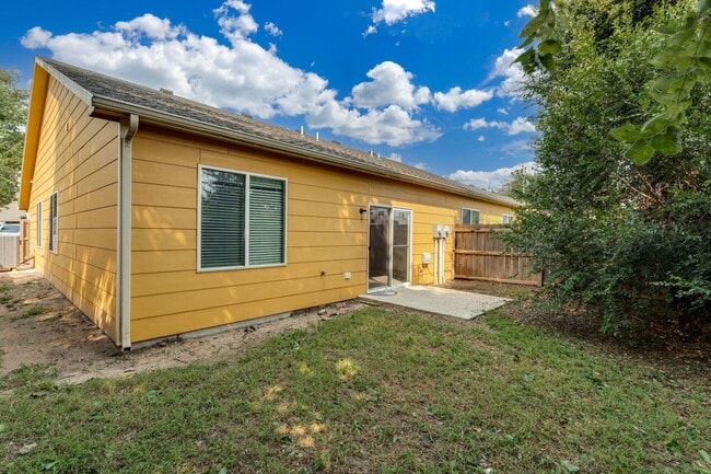 Building Photo - Beautiful Three Bedroom, Two Bathroom