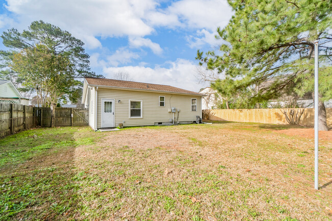 Building Photo - 328 Crisfield Rd