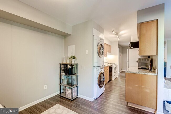 Building Photo - 11260 Chestnut Grove Square