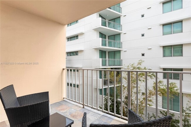 Building Photo - 9440 W Bay Harbor Dr