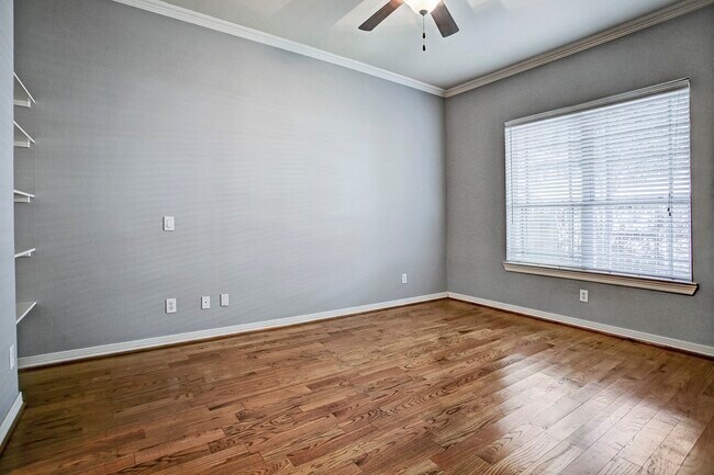 Building Photo - 1140 Robbie St