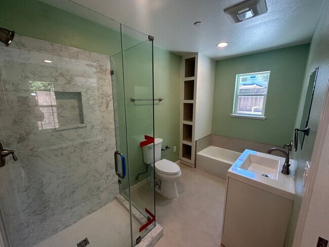 Building Photo - Beautiful Single Bedroom ADU in Brentwood