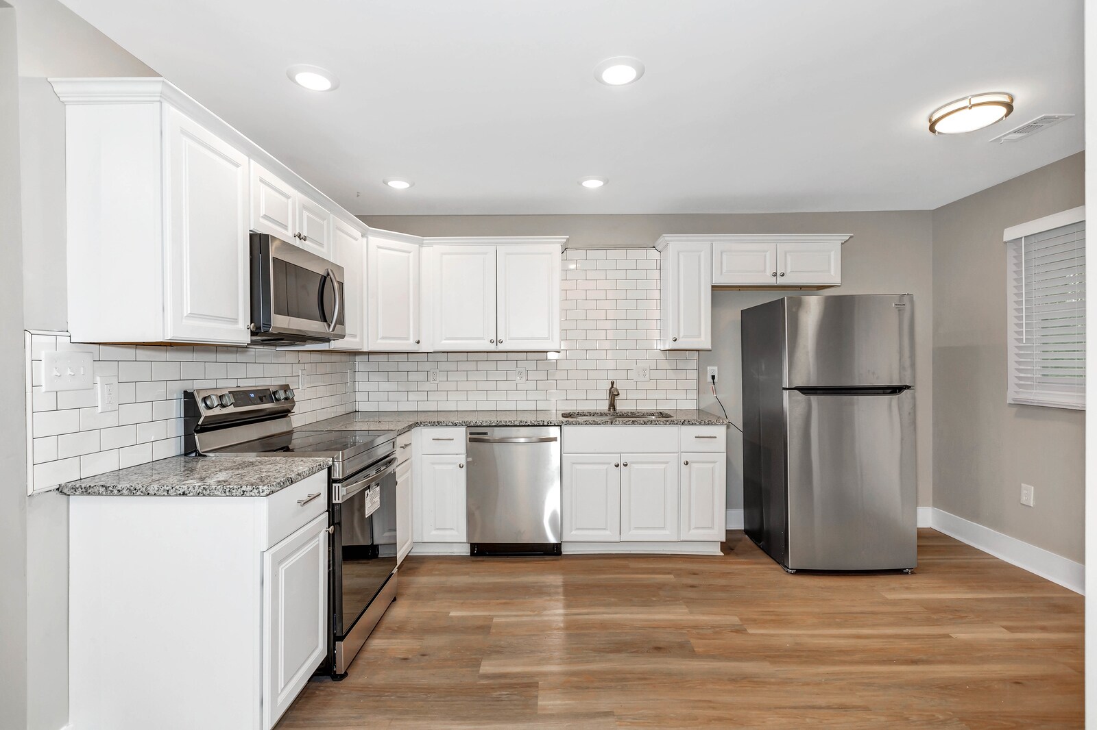 Building Photo - 1018 Fairway Dr NW