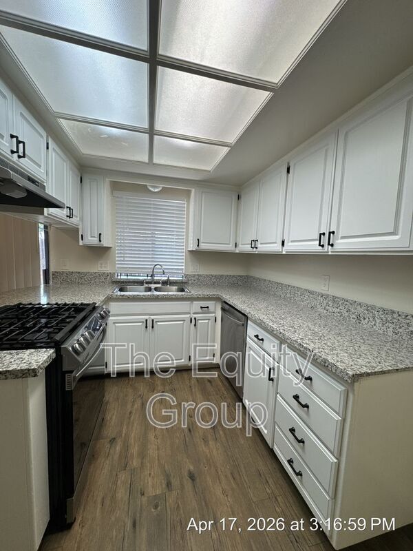 Building Photo - 312 1/2 N Park Street