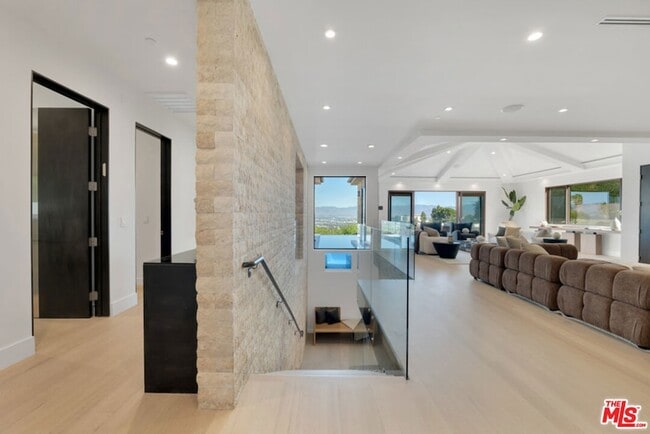 Building Photo - 3116 Elvido Dr