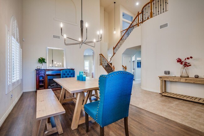 Building Photo - Gated single family home with 4 bed 3 bath...
