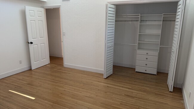 Building Photo - 215 Woodland Ave