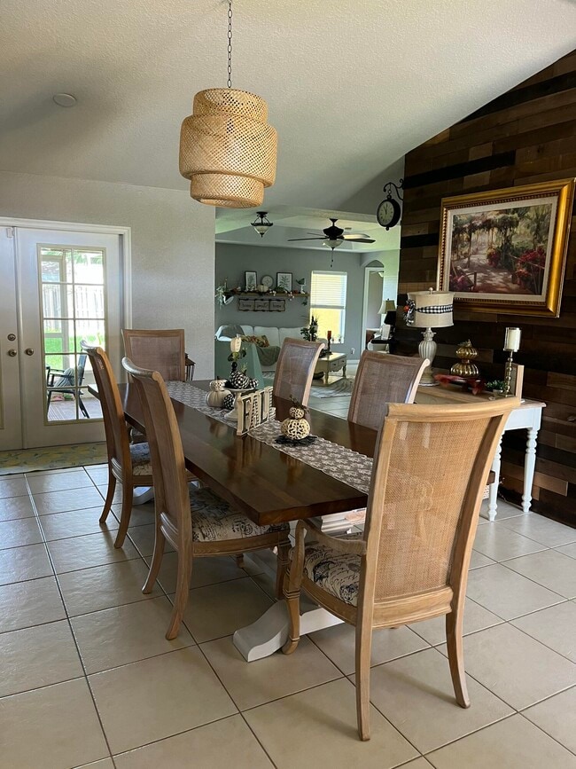 Building Photo - 1211 SW Dalton Ave