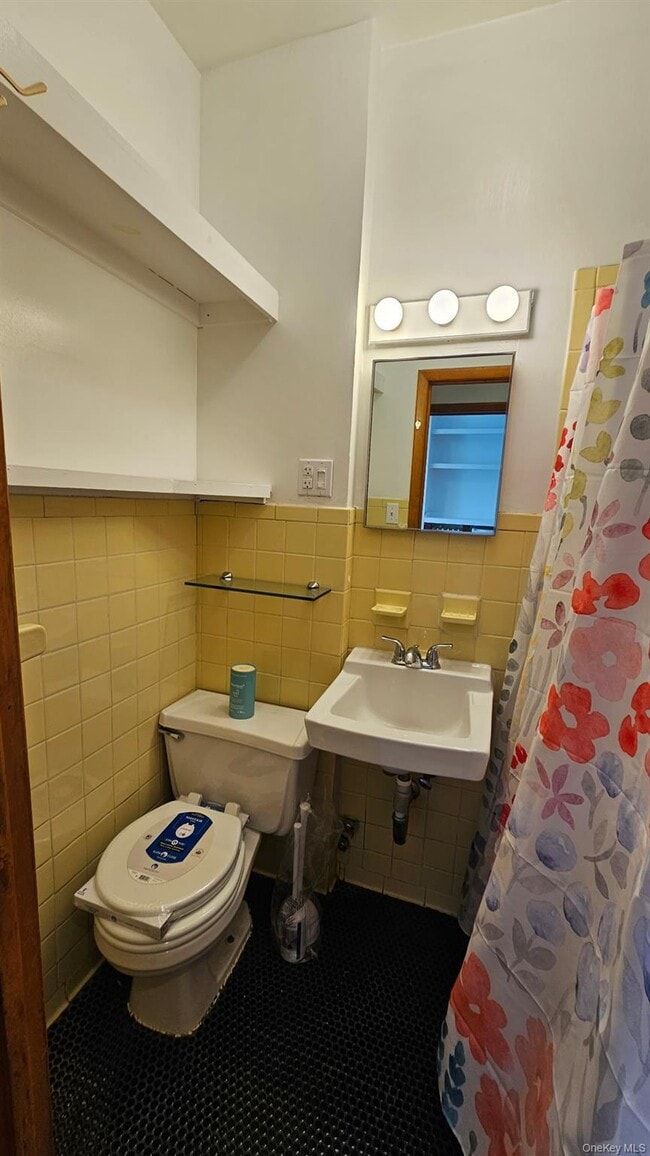 Building Photo - 229 Monitor St