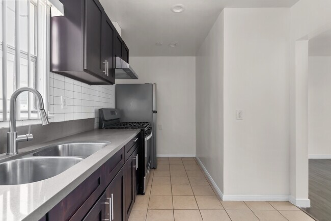 Building Photo - 3018 9th Ave