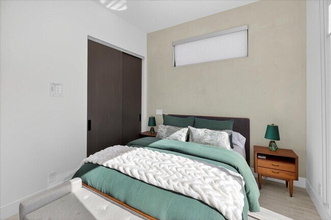 Building Photo - 51116 Avenida Mendoza