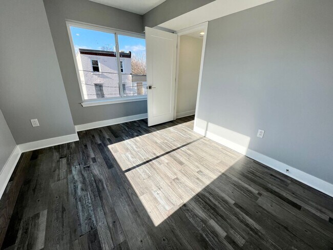 Building Photo - 623 N 36th St