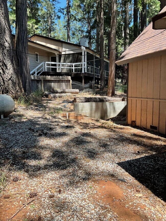 Building Photo - Two story 4 bedroom 2 bath home, Magalia