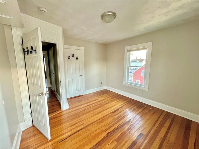 Building Photo - 360 Weeden St