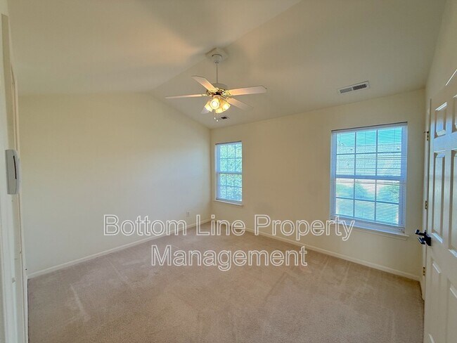 Building Photo - 5703 Erin Dr
