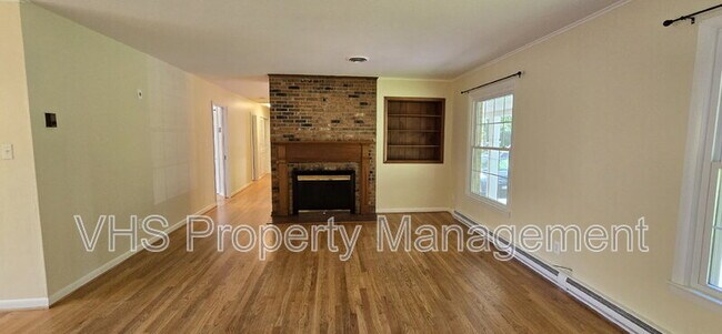 Building Photo - 7297 Moss Ln
