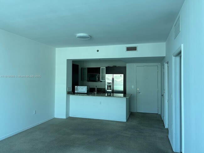Building Photo - 950 Brickell Bay Dr