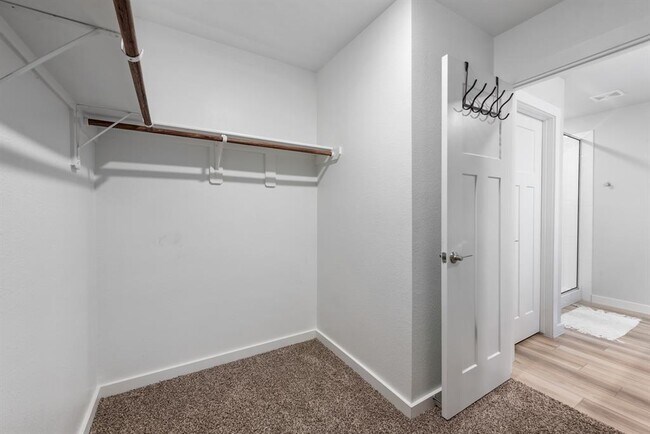 Building Photo - 929 Kickapoo Ln