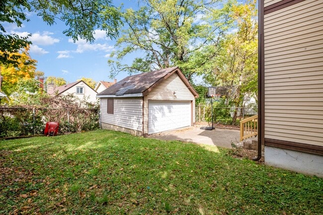 Building Photo - 2128 Crane Ave