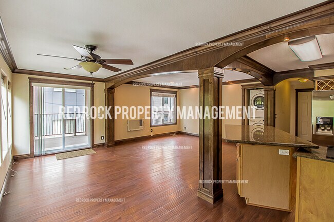 Building Photo - 215 S Chestnut St