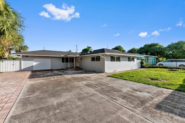 Building Photo - 2128 Dock St