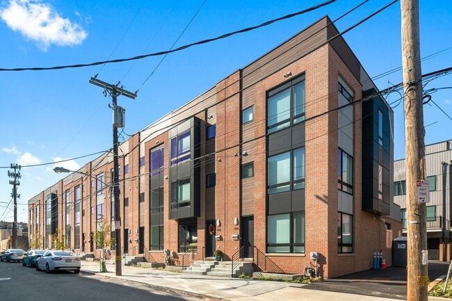 Building Photo - Pennsport Townhome with Garaged Parking