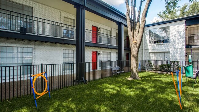 Building Photo - 2815 Greenridge Dr