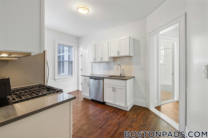 Building Photo - 122 Columbia St