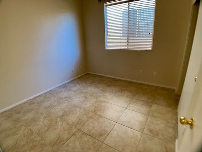 Building Photo - 9679 Ridgebluff Ave