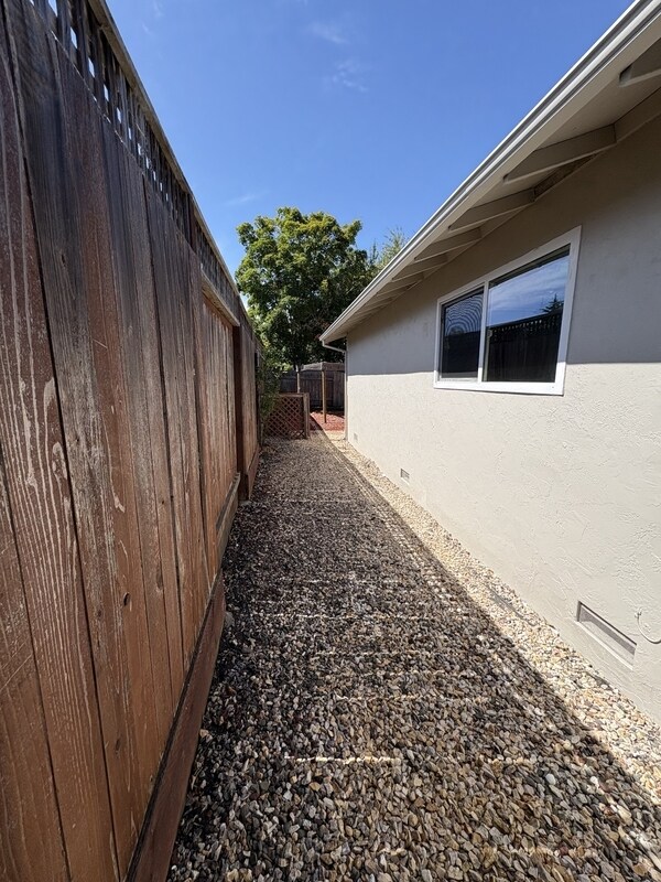 Building Photo - 7631 Adrian Dr