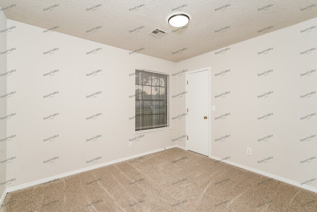 Building Photo - 108 W South Park St