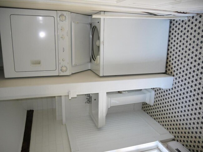 Building Photo - 110 Pear Alley