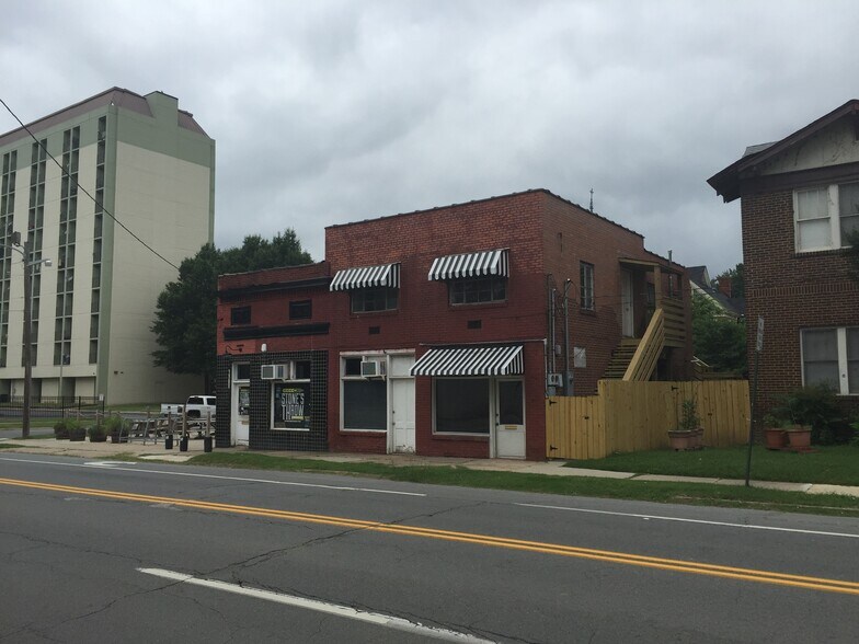Building Photo - 406 E 9th St