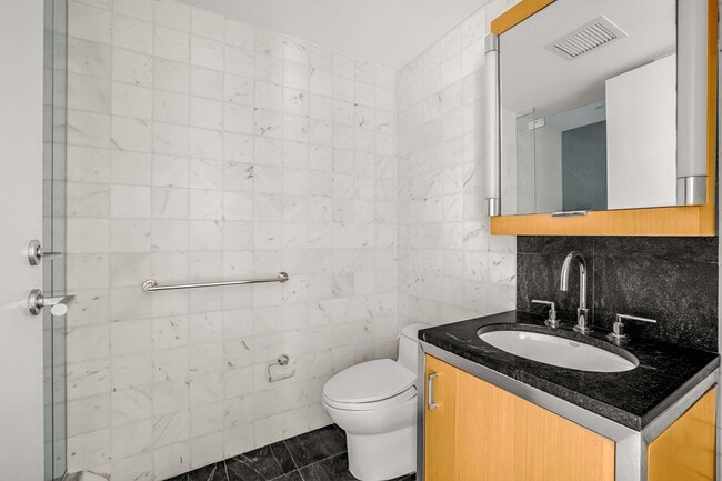 Building Photo - 100 W 58th St