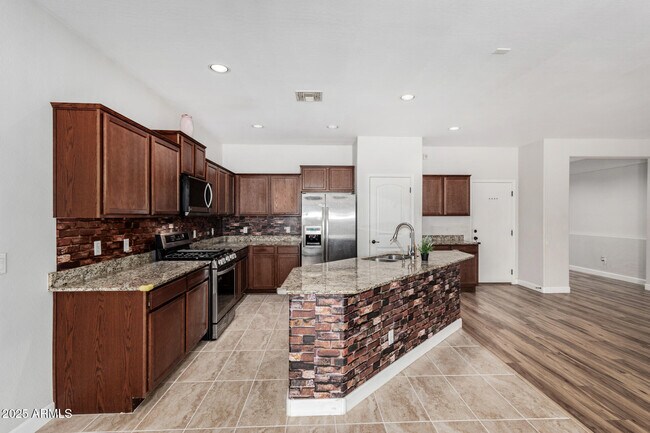 Building Photo - 82 W Aster Dr