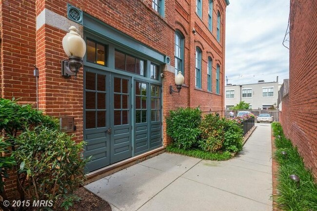 Building Photo - You ever see a place and wonder, "who is l...