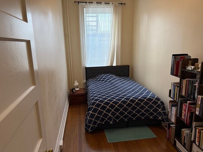 Building Photo - 164 Beacon St