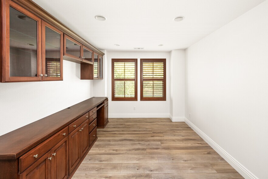 Building Photo - 89 Keepsake