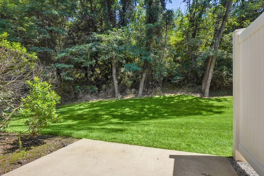 Private Back Patio and view of Yard - 401 Waterview Ct