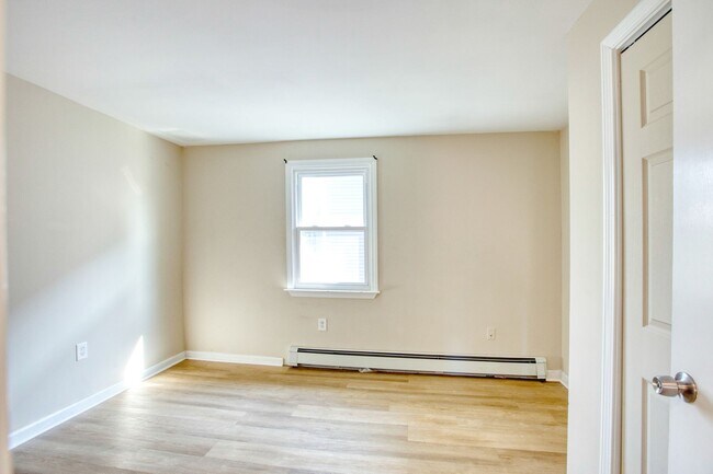 Building Photo - 12 Martin St