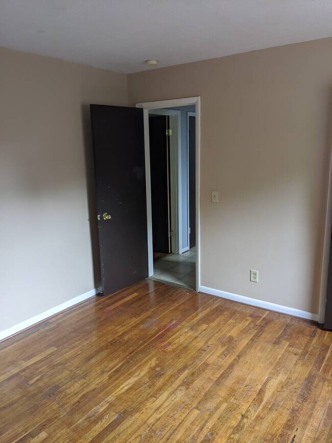 Building Photo - 1011 Winfield Ave